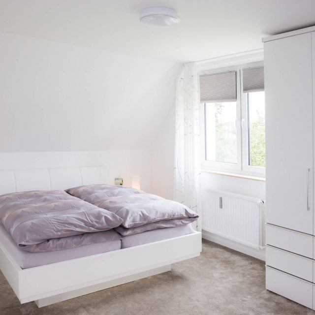 https://www.dorfperle.de/wp-content/uploads/2018/01/schlafzimmer-1-640x640.jpg